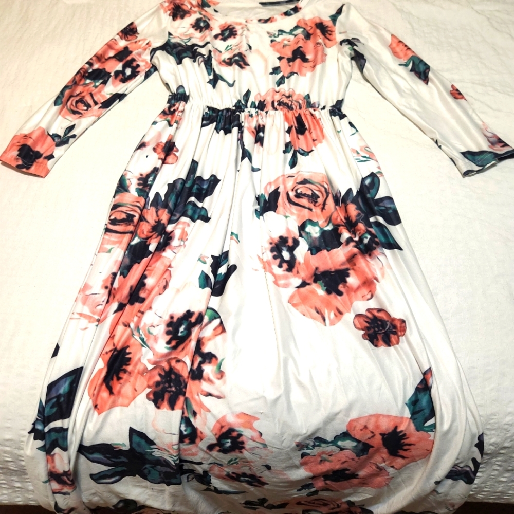 Cute Ladies flowing long sleeve dress Sz Medium